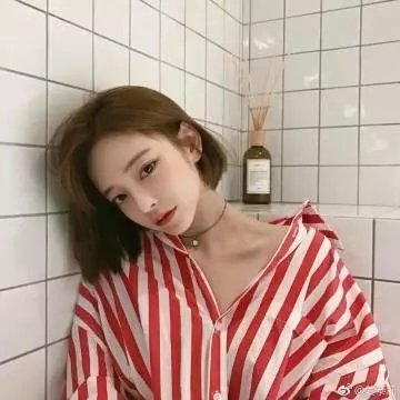 左轮百合 海报